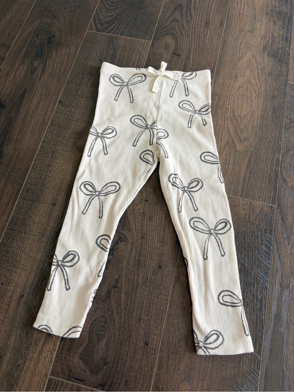Zara Cream Leggings with Gray Bow Print